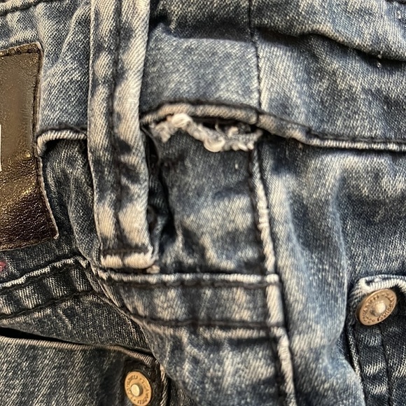 Z. Cavaricci Jean Short Shorts l SIZE 5 - Picture 7 of 7